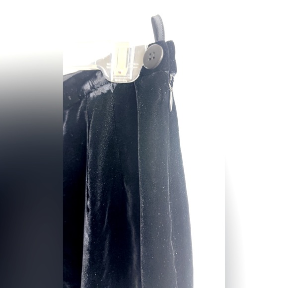 GIORGIO ARMANI Black Velvet Skirt, Size EUR 44 US 8 RETAIL $698 Waist 14” - Picture 7 of 8
